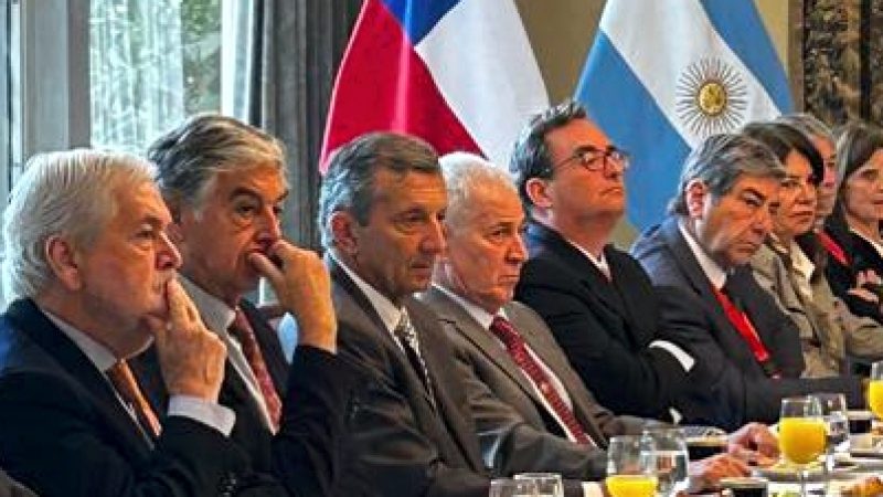Dialogo Publico-Privado Embajada de Chile destacada